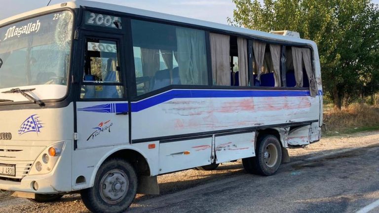 Manisa'da tır ile midibüs çarpıştı: 1 ölü, 6 yaralı