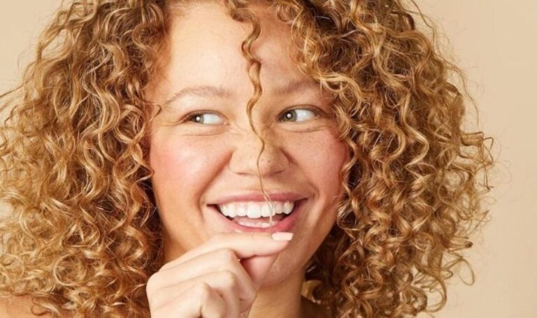 Farklı, Lüks Bukleler İçin Bu Saç Bakım Hatalarından Kaçının: Kıvırcık Saçlı İnsanların Asla Yapmaması Gereken 8 Saç Bakım Hatası – Son Dakika Hayat Haberleri