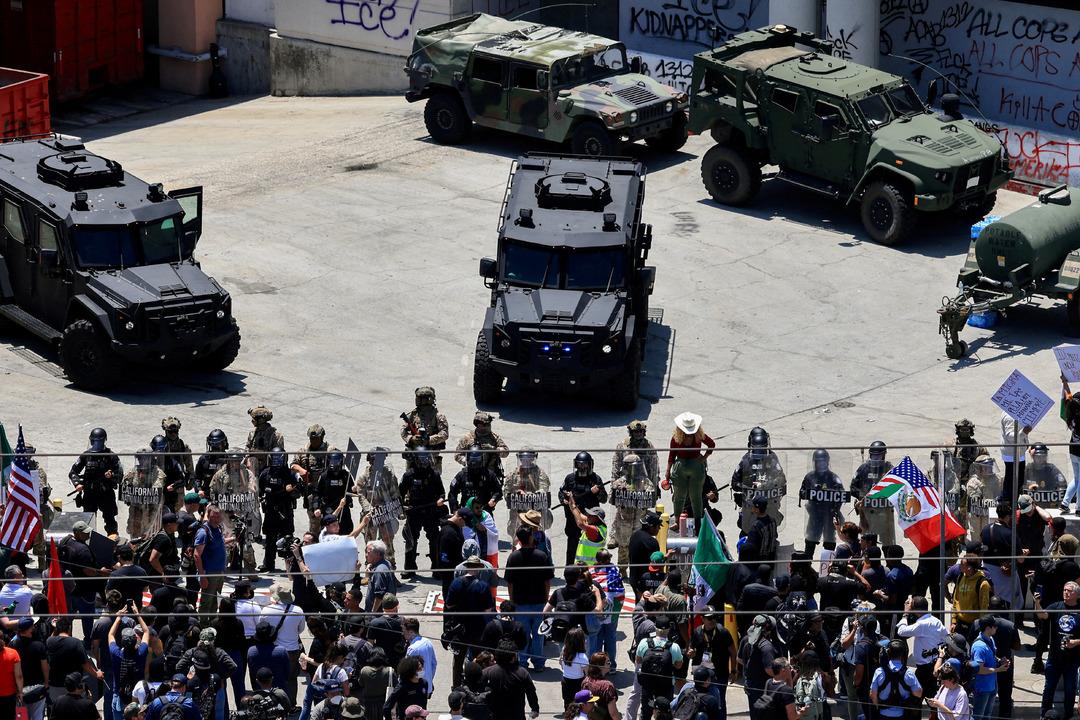 2025-06-10T214357Z_1867036031_RC2XZEAY55534_RTMODP_3_USA-MIGRATION-PROTEST-LOS-ANGES