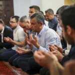Özgür Özel Ferdi Zeyrek için Mevlit Programına katıldı – Türkiye Haberlerini Breaking