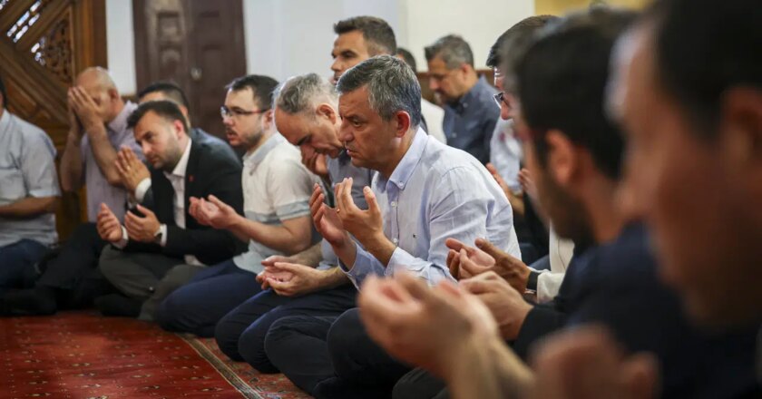 Özgür Özel Ferdi Zeyrek için Mevlit Programına katıldı – Türkiye Haberlerini Breaking