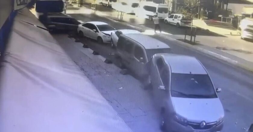 Kamyonun kameraya 5 araca çarptığı anlar