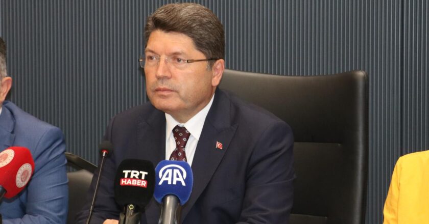 Bakan Tunç: Savunmanın yapılacağı yerler yol veya kareler değil, mahkemeler