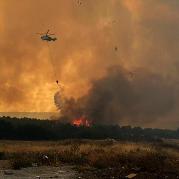 Çanakkale'nin merkezindeki yangın büyük ölçüde kontrol edildi
