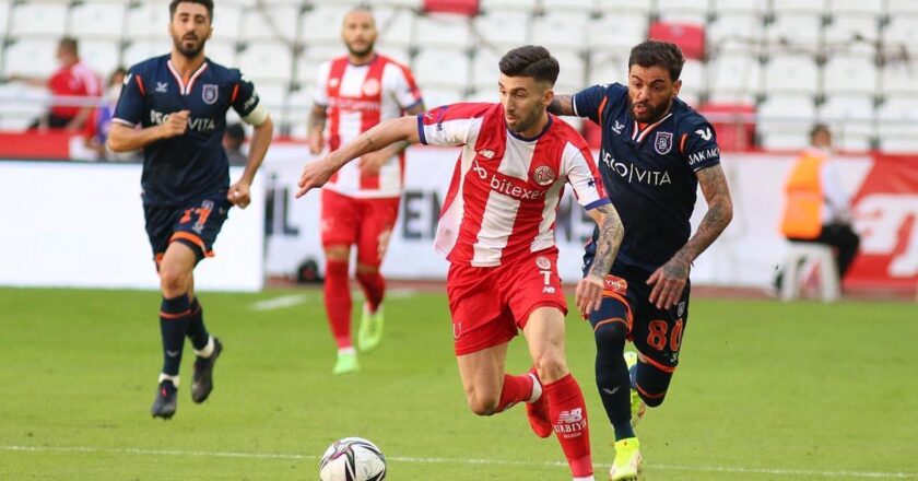 Antalyaspor Başakşehir maçını canlı ve şifresiz izleyin! Maç hangi kanalda ve saat kaçta? İşte maçın kadrosu…