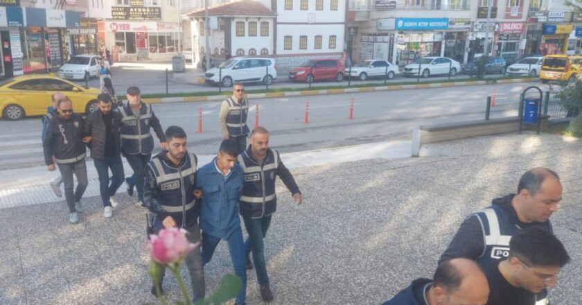 İzmir'de asayiş güçleri: 136 tutuklama