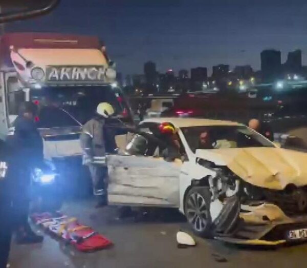 TEM’de zincirleme trafik kazası: Üç şerit kapandı!