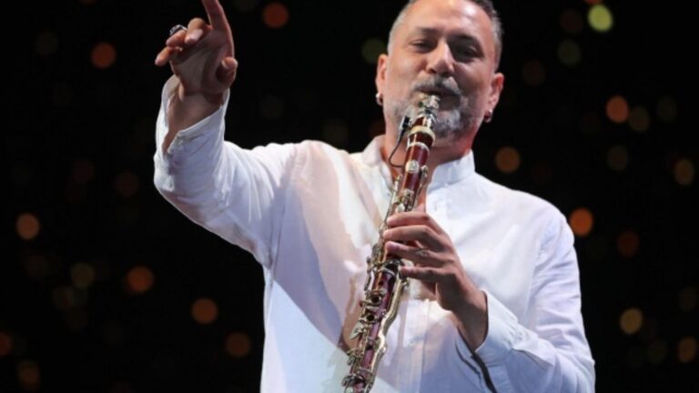 Ünlü Klarnet Virtüözü Hüsnü Şenlendirici tasını tarağını toplayıp çiftliğe yerleşti! Organik tarım yapıyor